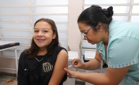 Supermercado de Jacareí recebe ação de vacinação nesta terça com foco na imunização contra o HPV
