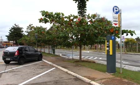 Jacareí inicia modernização da zona azul e desativa parquímetros; cidade terá estacionamento rotativo digital