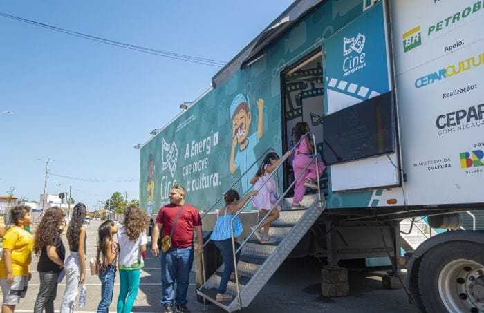 Tremembé recebe cinema itinerante gratuito com sessões para toda a família