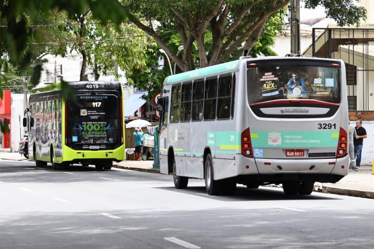 Motoristas e cobradores mantêm estado de greve, mas ônibus seguem circulando no Vale do Paraíba