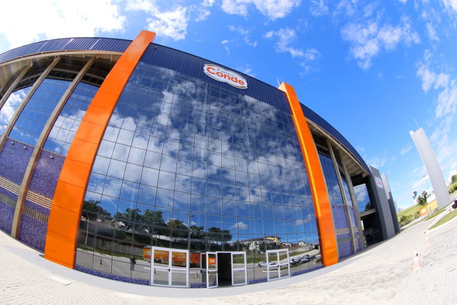 Campanha do Agasalho neste sábado na Farma Conde Arena em São José – nem precisa descer do carro