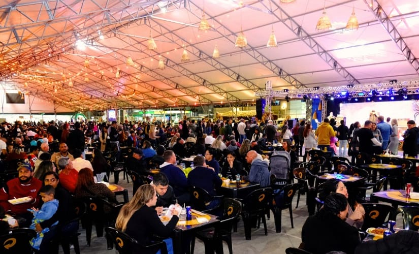 Temporada do camarão: Caraguatatuba abre festival gratuito com pratos típicos, shows e tradição caiçara