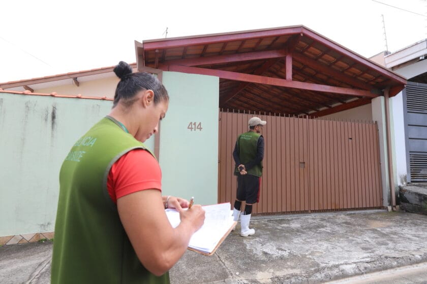 Jacareí intensifica ações de combate à dengue com cata-treco, visitas domiciliares e nebulização