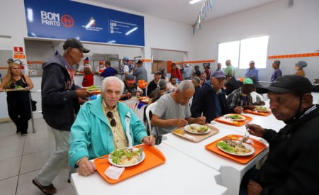 Almoço de aniversário: Bom Prato de Jacareí celebra 4 anos com cardápio especial a R$ 1; veja o menu