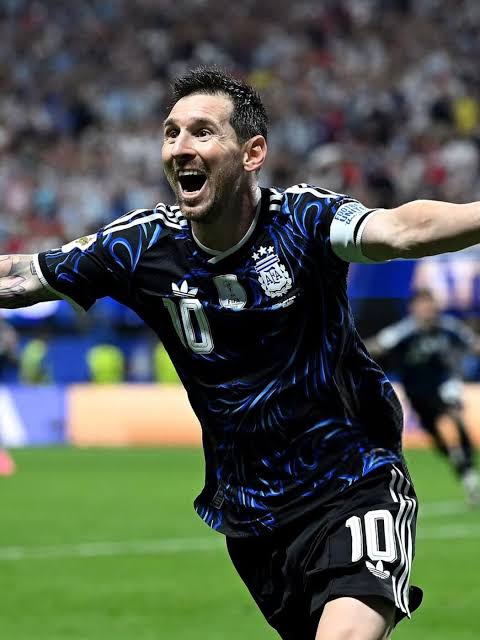 Argentina vence a Inglaterra de virada e enfrenta a Espanha na final da Copa do Mundo de 2026