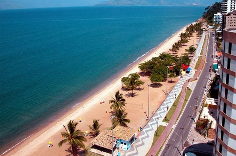 Caraguatatuba prepara mudanças na organização dos ambulantes na Praia Martim de Sá