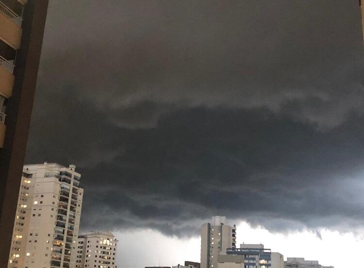 Inmet emite três alertas de tempestade para o Vale do Paraíba; veja os dias e os riscos