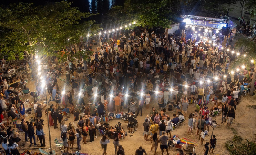 Luau gratuito terá MPB e forró pé de serra na Praia da Enseada, em São Sebastião