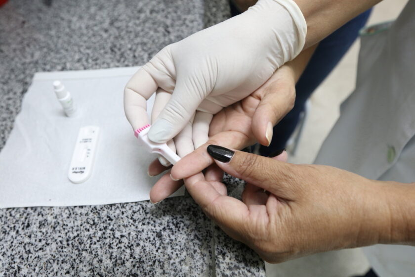 Jacareí inicia campanha de testes gratuitos para HIV, sífilis e hepatites; veja onde fazer