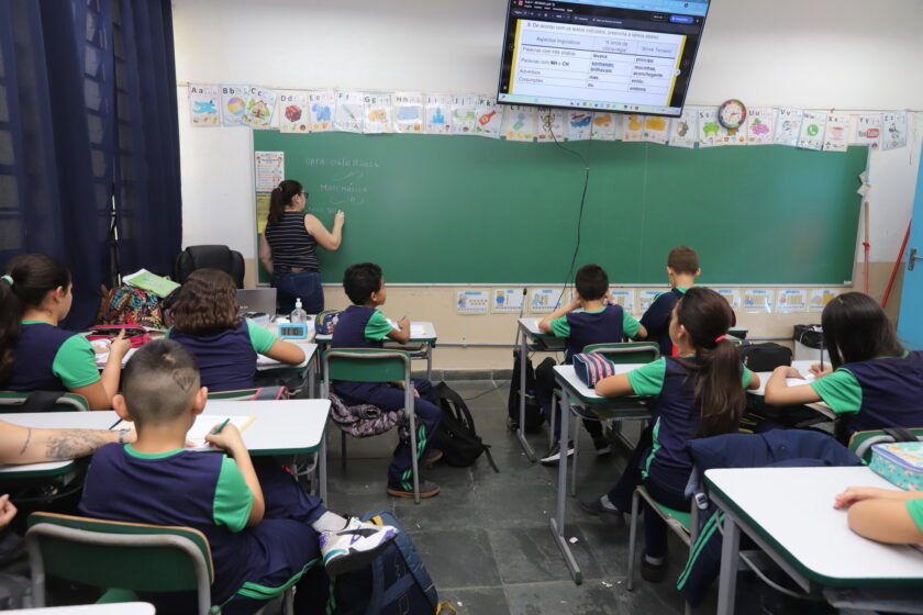 Prefeitura de Jacareí abre processo seletivo para Educação com salários de até R$ 4,6 mil