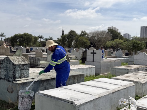 Finados: cemitérios de São José dos Campos passam por preparação para receber visitantes